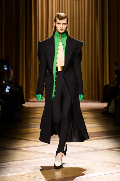 Look 10